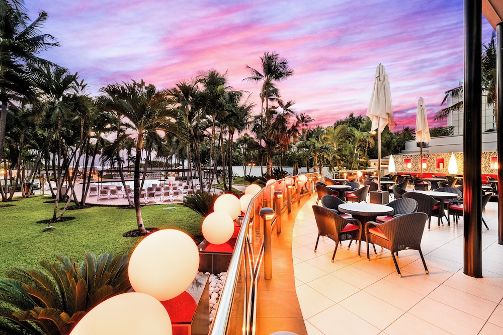 Hotel Riu Plaza Miami Beach — Restaurant & bars in Miami, Florida