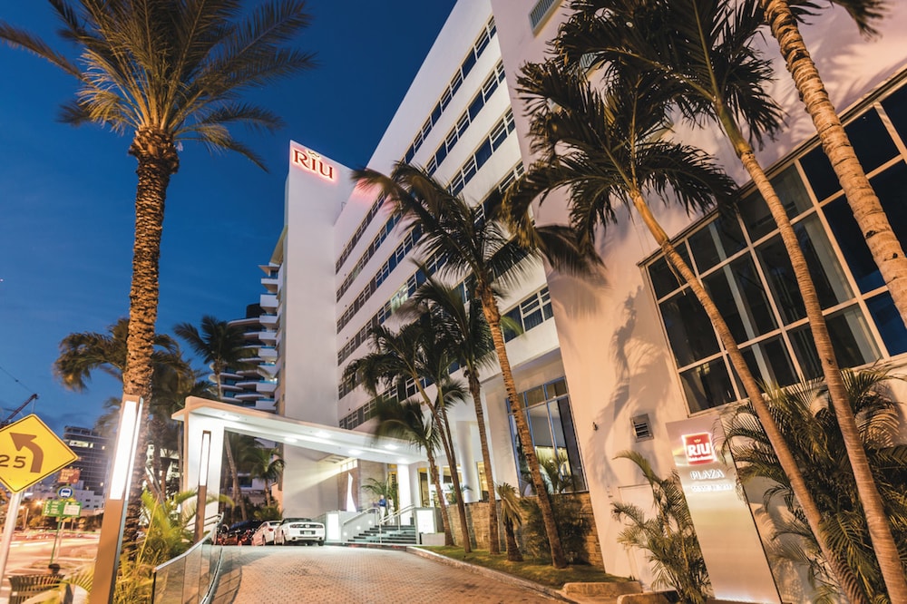 Hotel Riu Plaza Miami Beach — Hotel building in Miami, Florida