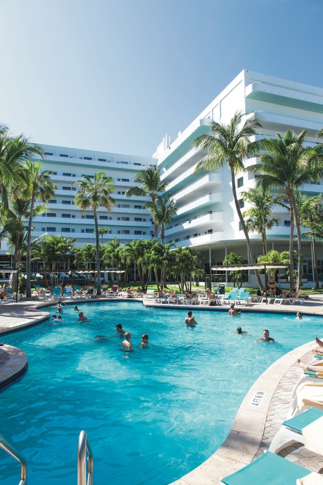 Hotel Riu Plaza Miami Beach — Swimming pool in Miami, Florida
