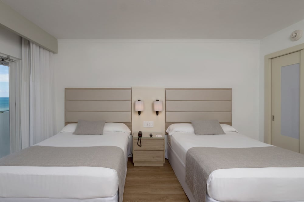 Hotel Riu Plaza Miami Beach — Hotel rooms in Miami, Florida
