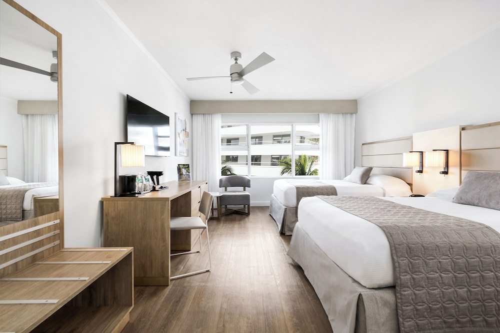 Hotel Riu Plaza Miami Beach — Hotel rooms in Miami, Florida