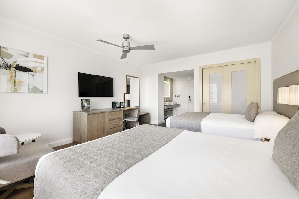 Hotel Riu Plaza Miami Beach — Hotel rooms in Miami, Florida