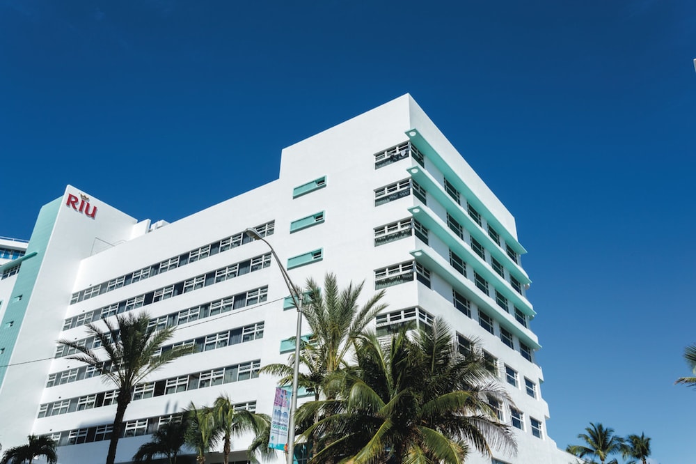 Hotel Riu Plaza Miami Beach — Hotel building in Miami, Florida