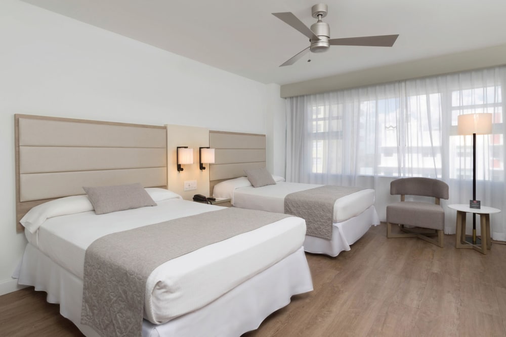 Hotel Riu Plaza Miami Beach — Hotel rooms in Miami, Florida