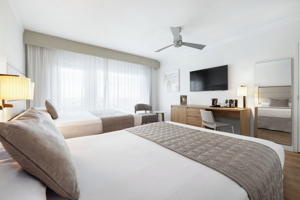 Hotel Riu Plaza Miami Beach — Hotel rooms in Miami, Florida