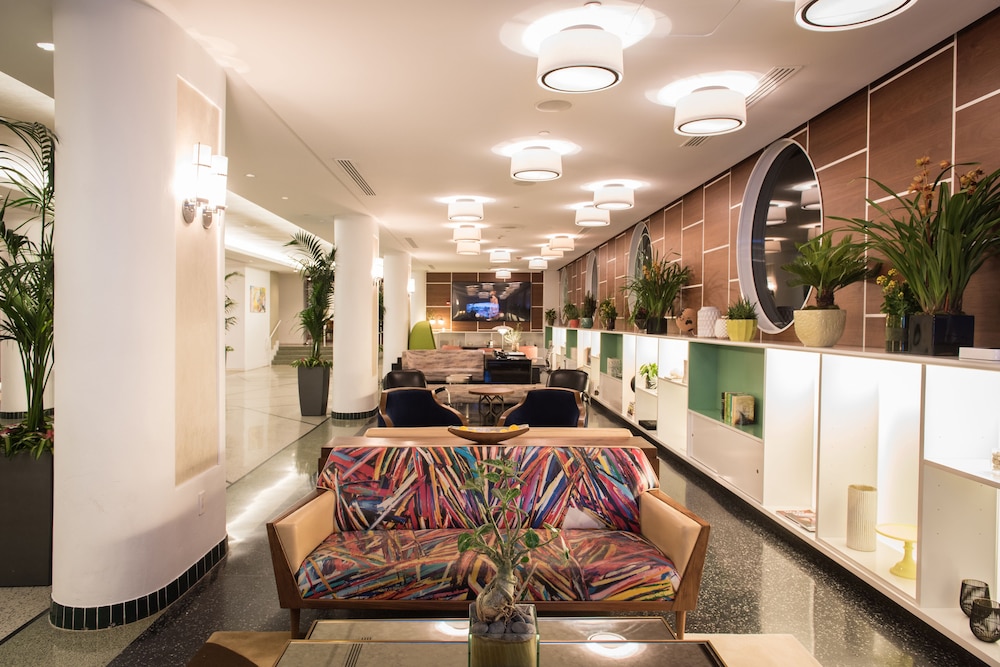 Royal Palm South Beach Miami, a Tribute Portfolio Resort — Hotel building in Miami, Florida