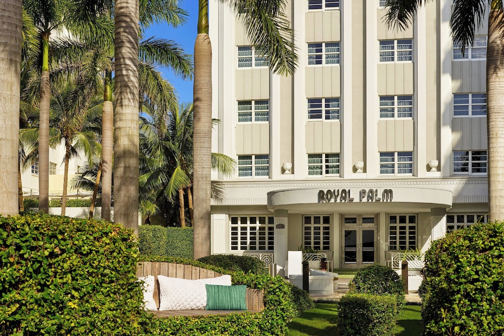Royal Palm South Beach Miami, a Tribute Portfolio Resort — Hotel building in Miami, Florida