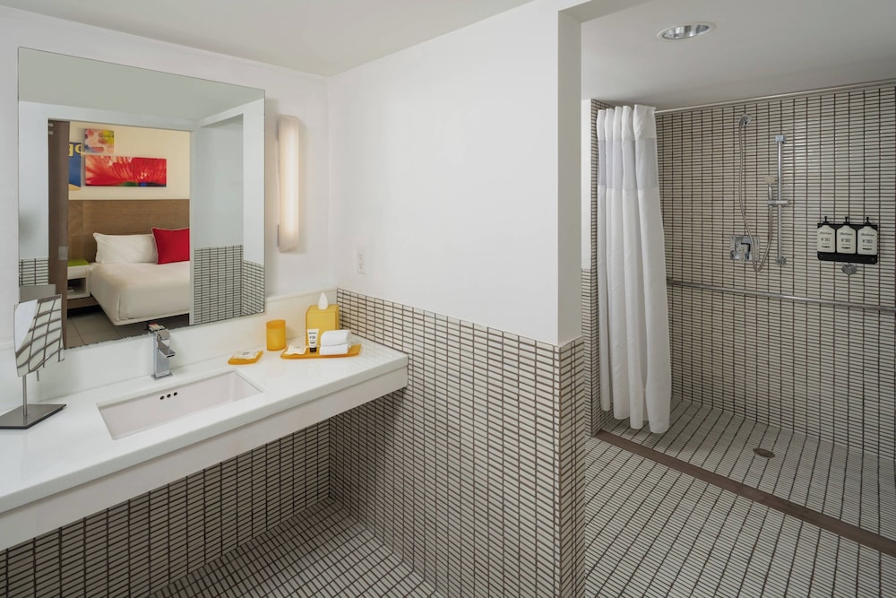 Royal Palm South Beach Miami, a Tribute Portfolio Resort — Hotel rooms in Miami, Florida