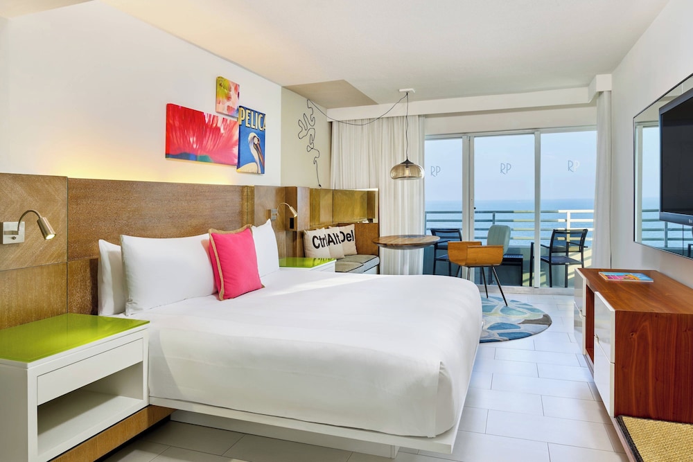 Royal Palm South Beach Miami, a Tribute Portfolio Resort — Hotel rooms in Miami, Florida