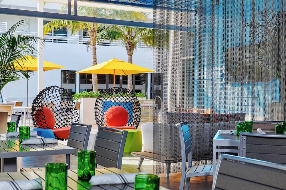 Royal Palm South Beach Miami, a Tribute Portfolio Resort — Hotel building in Miami, Florida