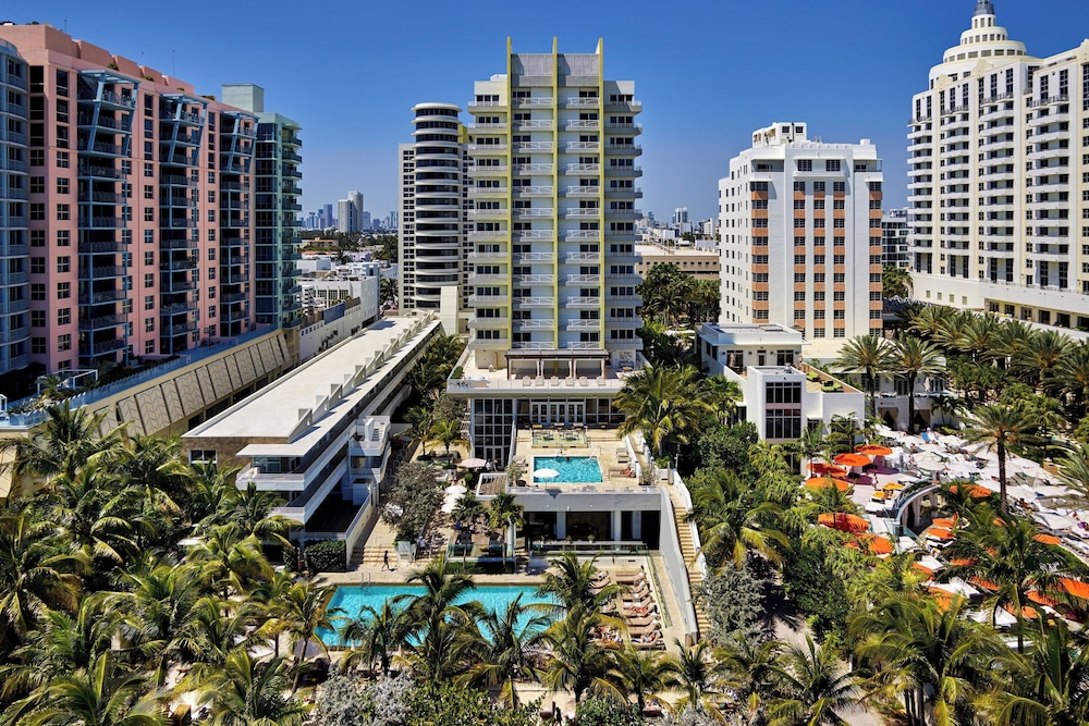 Royal Palm South Beach Miami, a Tribute Portfolio Resort — Hotel building in Miami, Florida