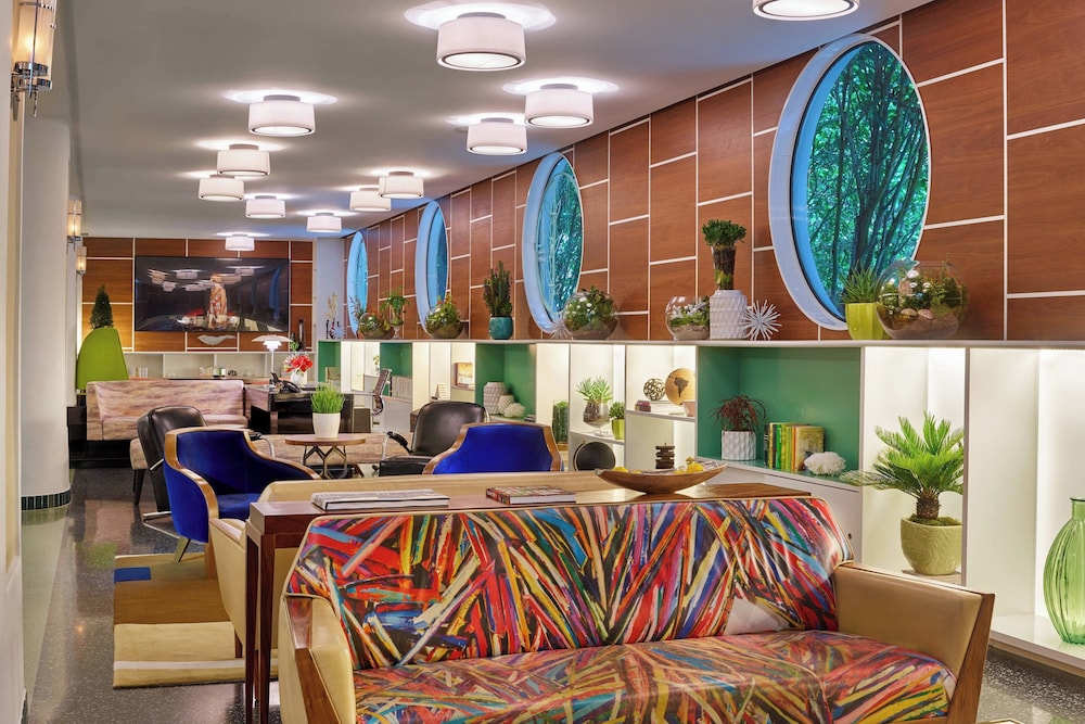 Royal Palm South Beach Miami, a Tribute Portfolio Resort — Hotel building in Miami, Florida