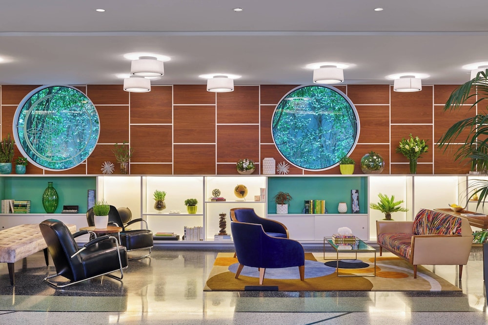 Royal Palm South Beach Miami, a Tribute Portfolio Resort — Hotel building in Miami, Florida