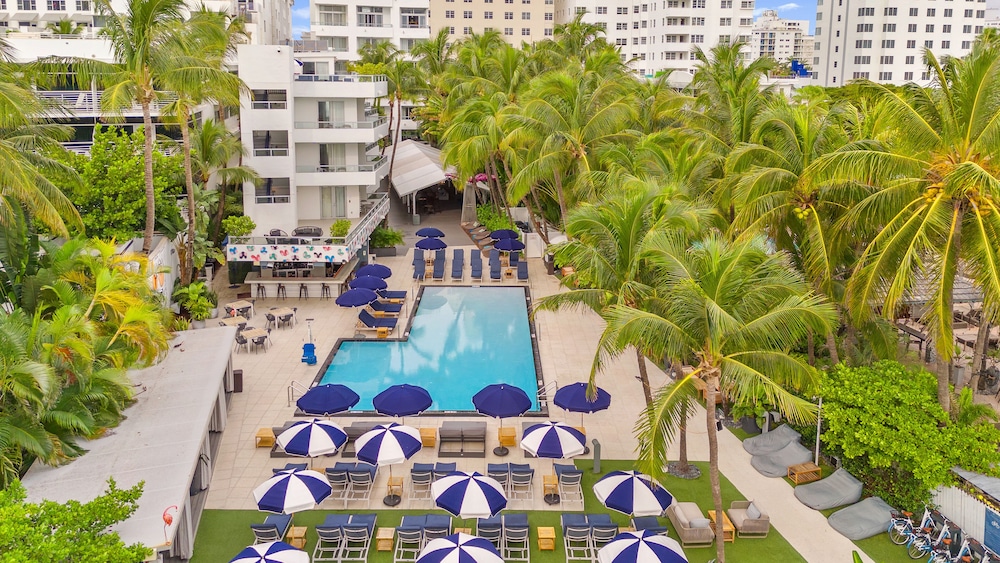 The Sagamore Hotel South Beach - An All Suite Hotel — Swimming pool in Miami, Florida