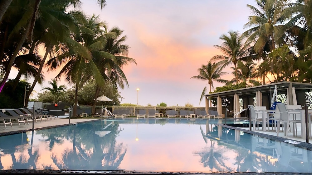 The Sagamore Hotel South Beach - An All Suite Hotel — Swimming pool in Miami, Florida