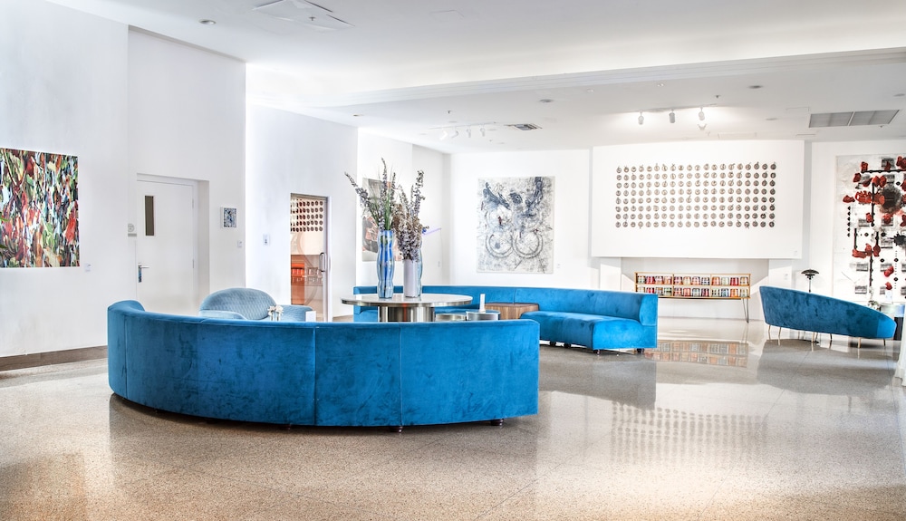 The Sagamore Hotel South Beach - An All Suite Hotel — Restaurant & bars in Miami, Florida