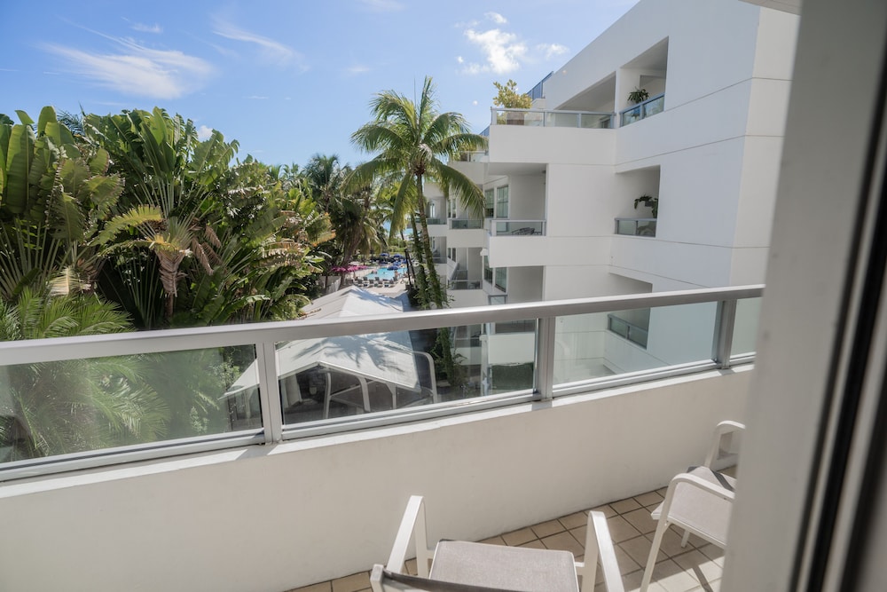 The Sagamore Hotel South Beach - An All Suite Hotel — Hotel building in Miami, Florida
