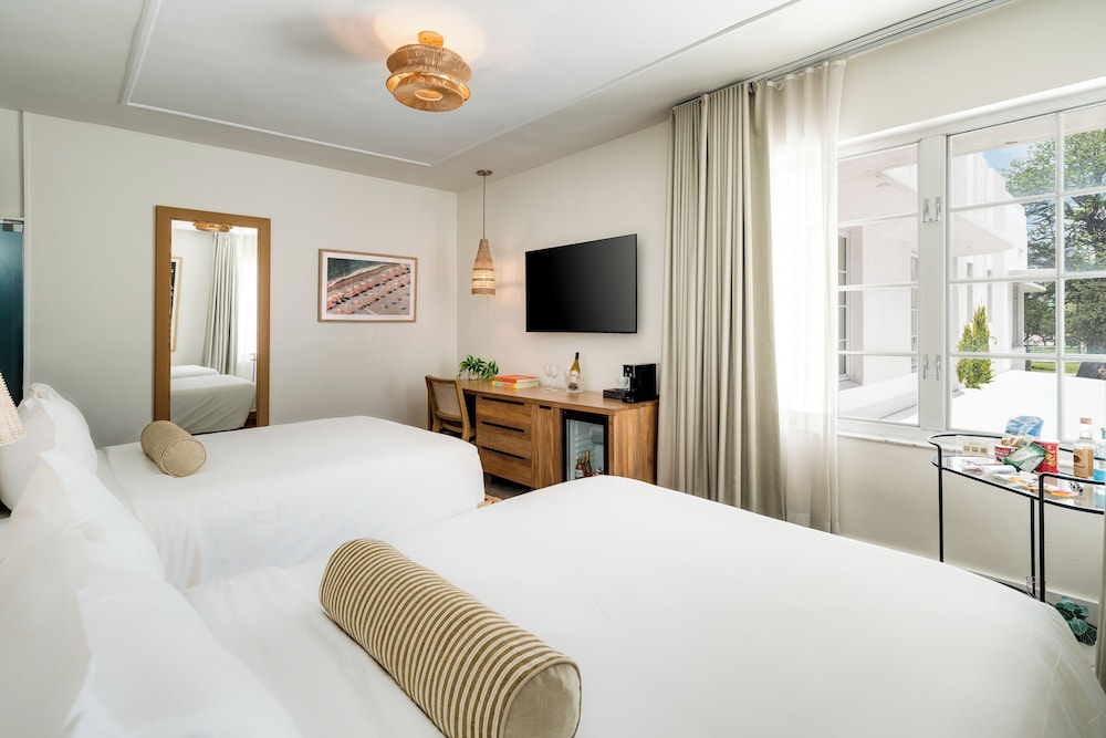 Liberty Park Hotel South Beach — Hotel rooms in Miami, Florida