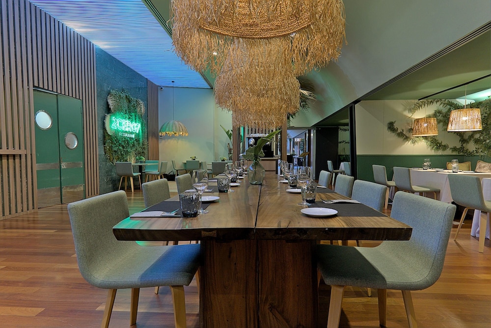 Aparthotel Atenea Barcelona — Restaurant & bars in Barcelona, Catalonia
