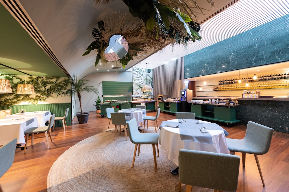 Aparthotel Atenea Barcelona — Restaurant & bars in Barcelona, Catalonia