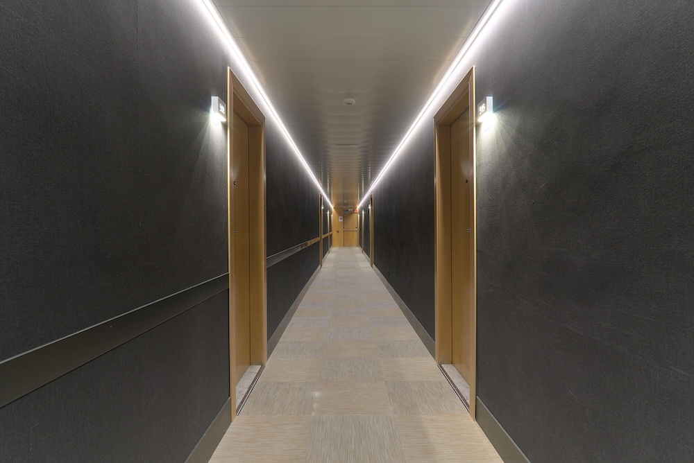 Aparthotel Atenea Barcelona — Hotel building in Barcelona, Catalonia