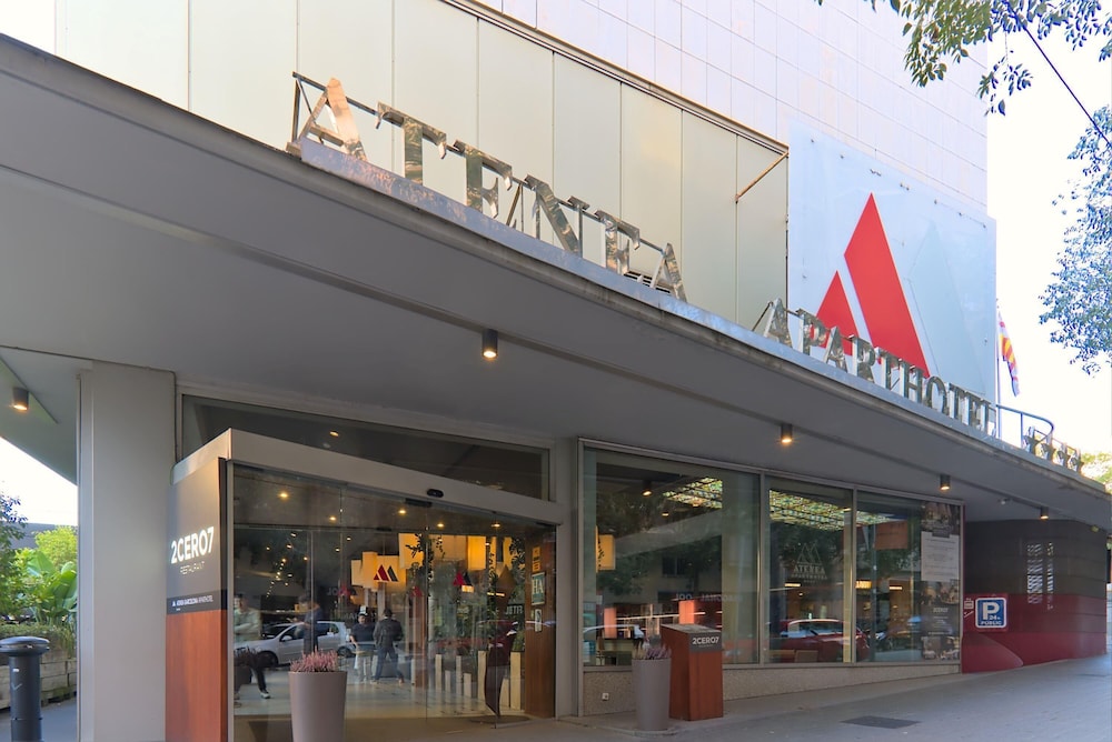 Aparthotel Atenea Barcelona — Hotel building in Barcelona, Catalonia
