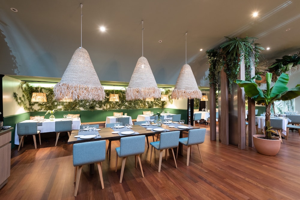 Aparthotel Atenea Barcelona — Restaurant & bars in Barcelona, Catalonia