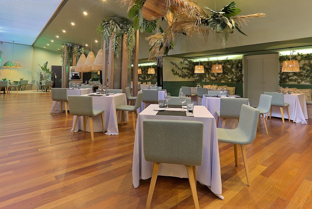 Aparthotel Atenea Barcelona — Restaurant & bars in Barcelona, Catalonia