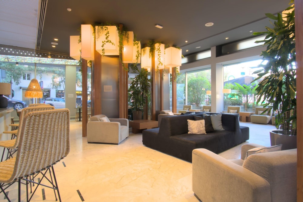 Aparthotel Atenea Barcelona — Hotel building in Barcelona, Catalonia
