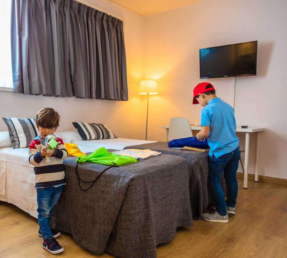 Aparthotel Atenea Barcelona — Hotel rooms in Barcelona, Catalonia