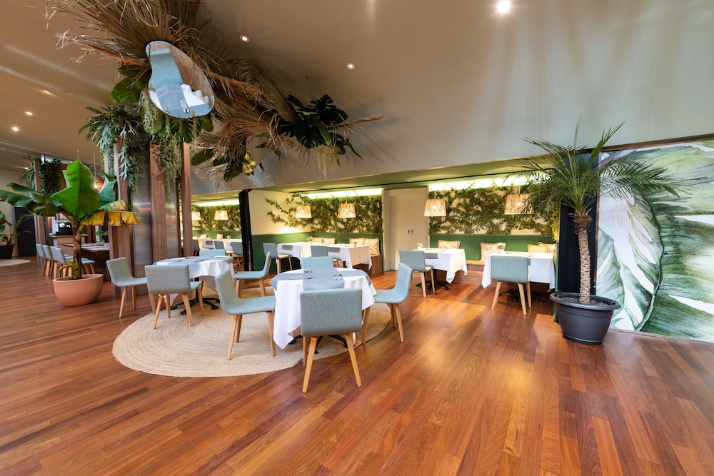 Aparthotel Atenea Barcelona — Restaurant & bars in Barcelona, Catalonia