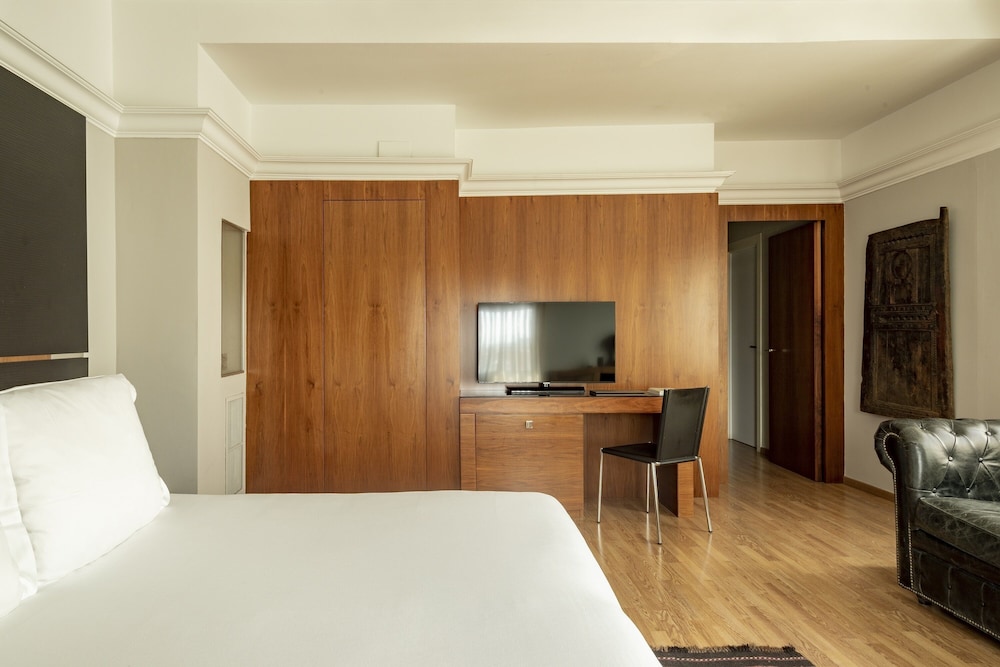 Hotel Balmes a member of Preferred Hotels & Resorts — Hotel rooms in Barcelona, Catalonia