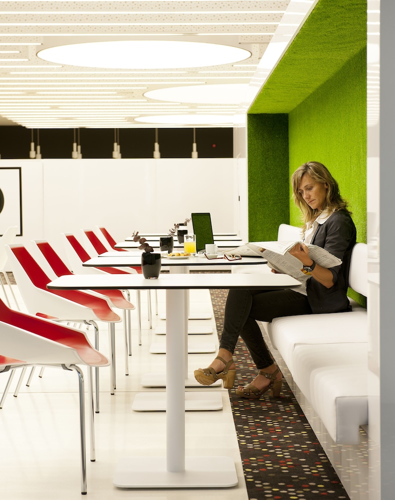 Barceló Sants — Restaurant & bars in Barcelona, Catalonia