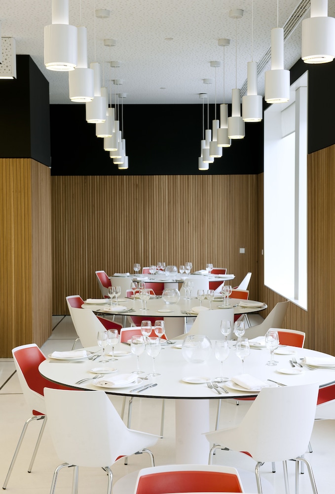 Barceló Sants — Restaurant & bars in Barcelona, Catalonia