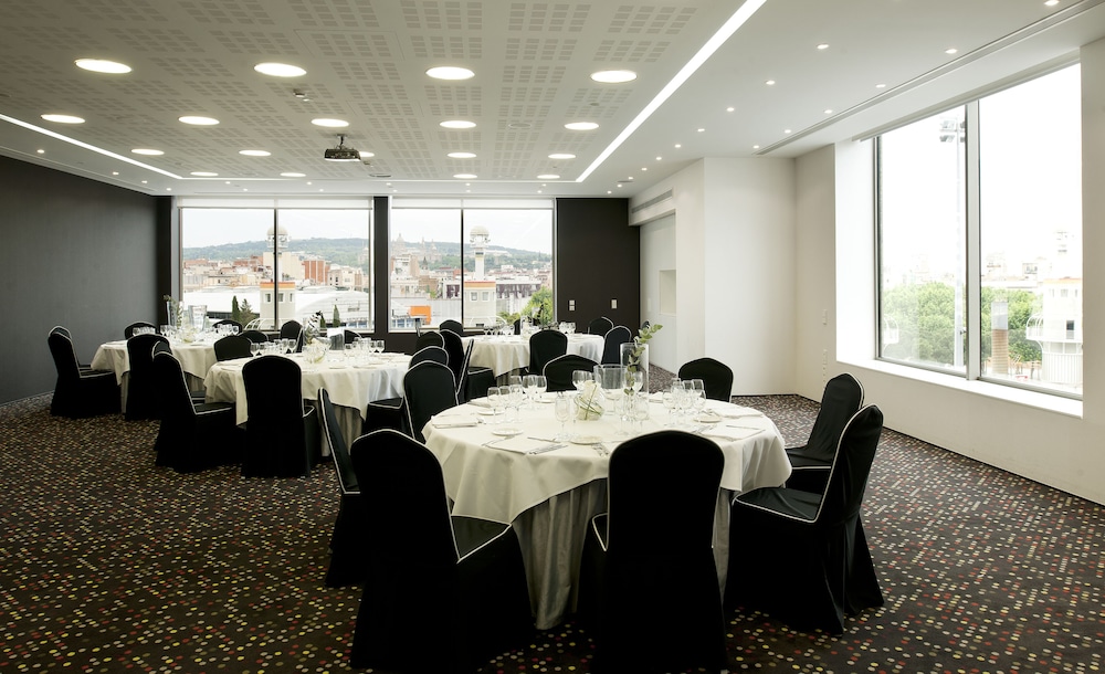 Barceló Sants — Restaurant & bars in Barcelona, Catalonia