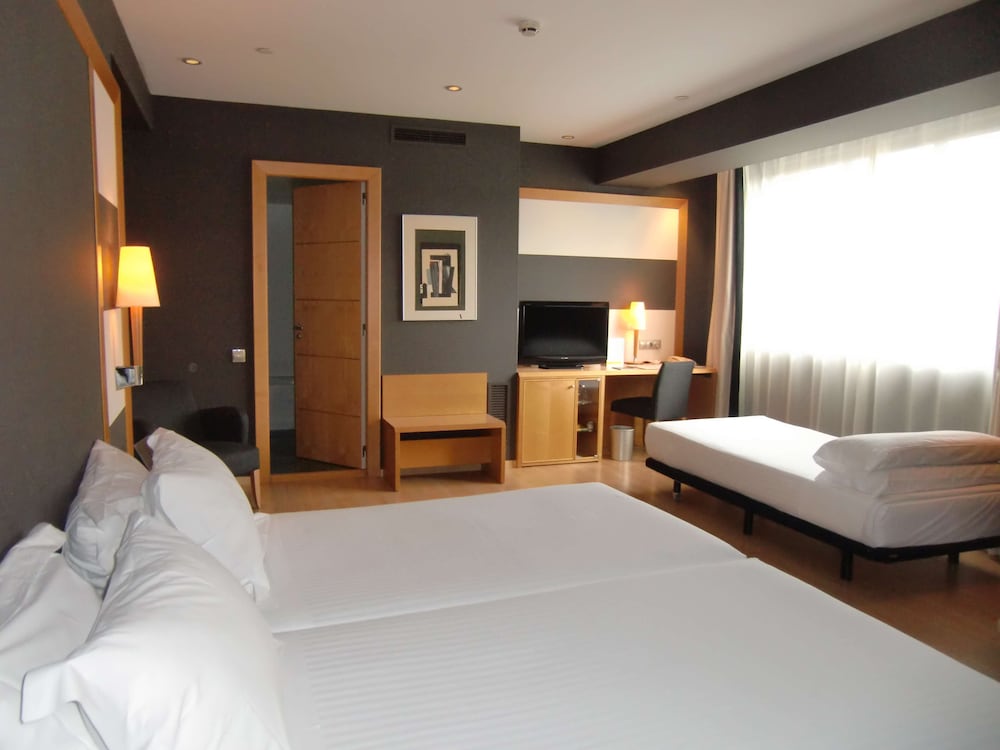 Hotel Barcelona Universal — Hotel rooms in Barcelona, Catalonia