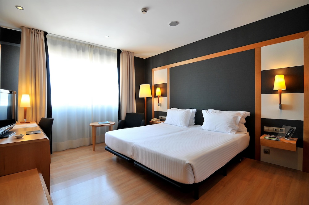 Hotel Barcelona Universal — Hotel rooms in Barcelona, Catalonia