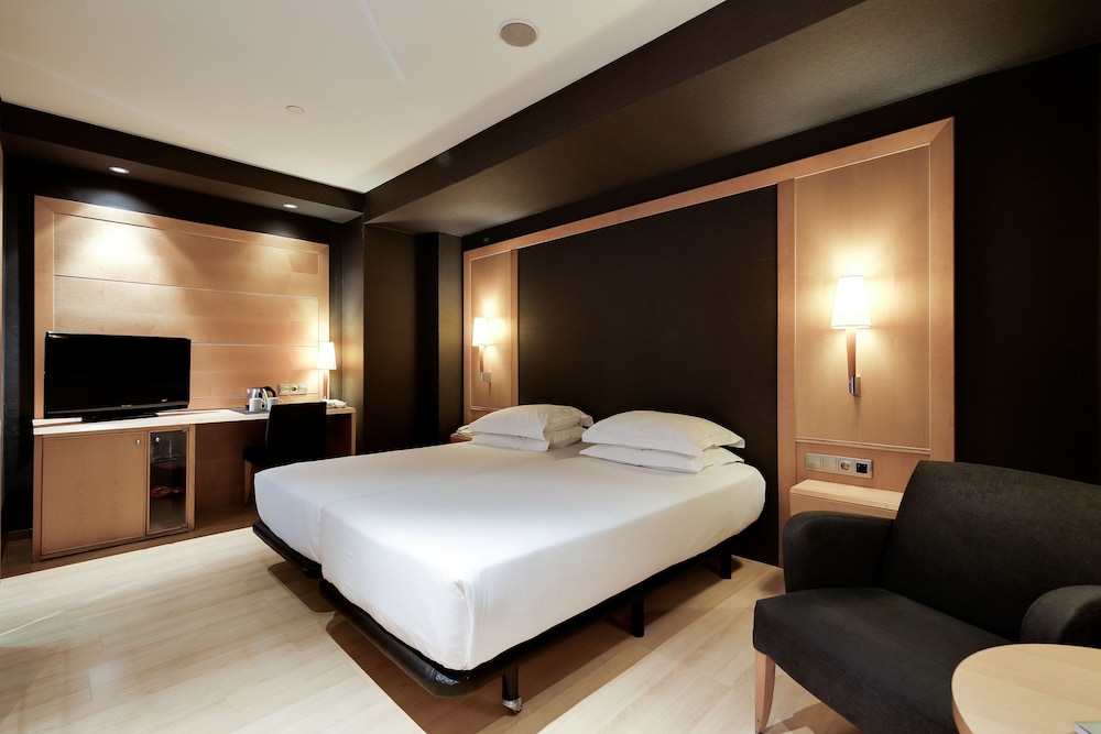 Hotel Barcelona Universal — Hotel rooms in Barcelona, Catalonia