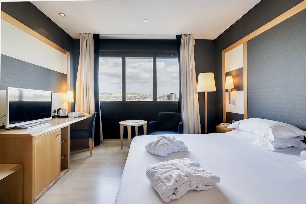 Hotel Barcelona Universal — Hotel rooms in Barcelona, Catalonia