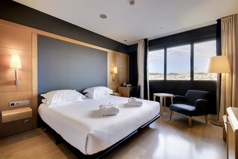 Hotel Barcelona Universal — Hotel rooms in Barcelona, Catalonia