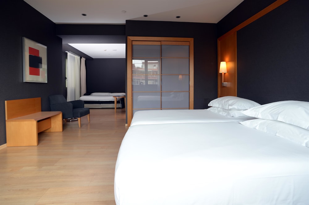 Hotel Barcelona Universal — Hotel rooms in Barcelona, Catalonia