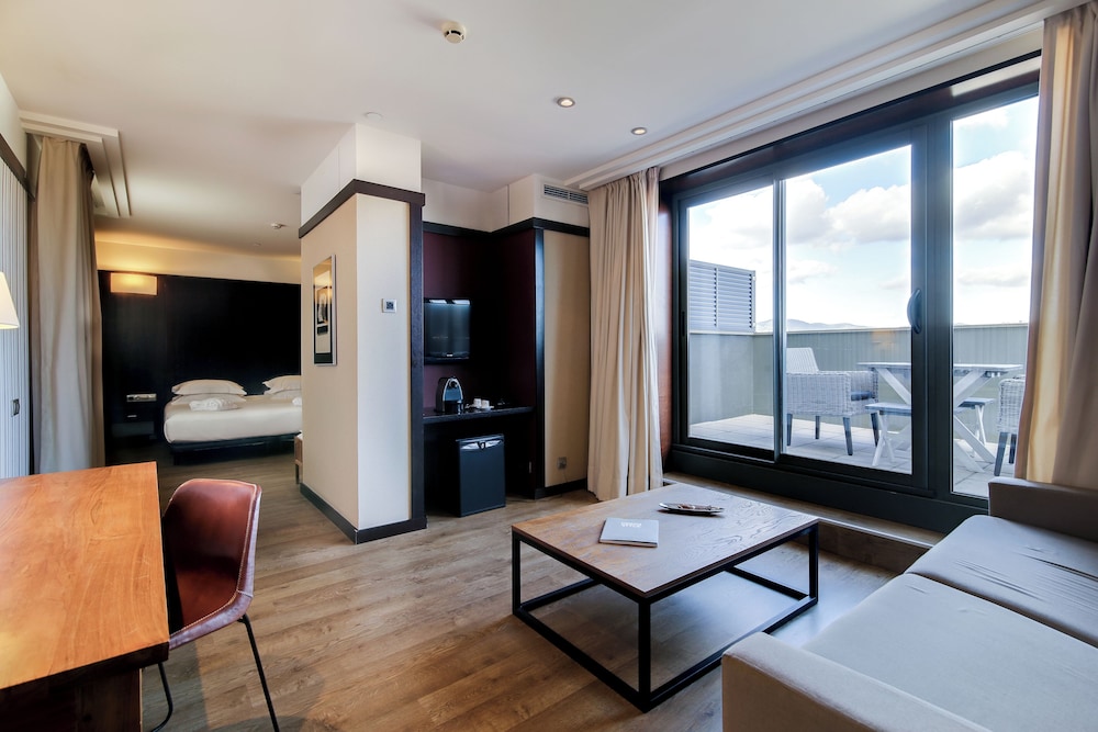 Hotel Barcelona Universal — Hotel rooms in Barcelona, Catalonia