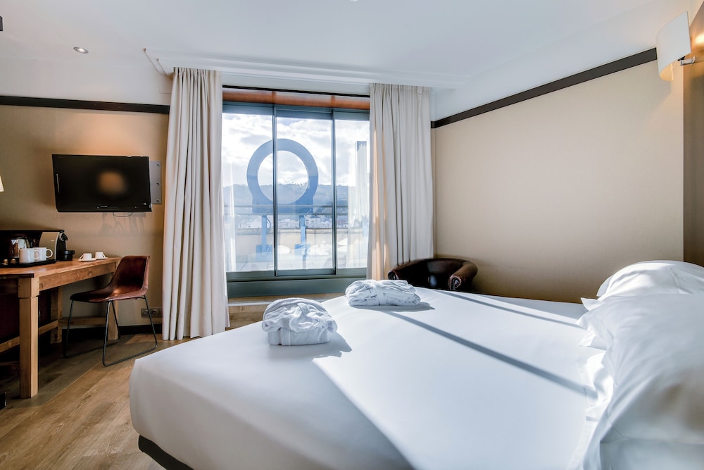 Hotel Barcelona Universal — Hotel rooms in Barcelona, Catalonia