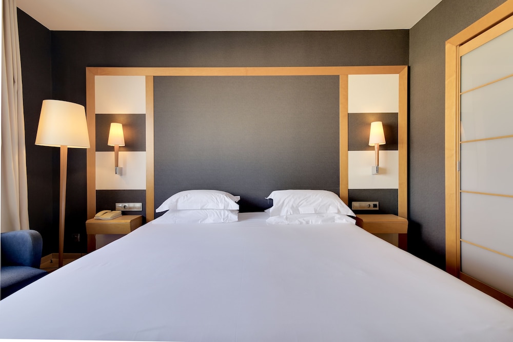 Hotel Barcelona Universal — Hotel rooms in Barcelona, Catalonia