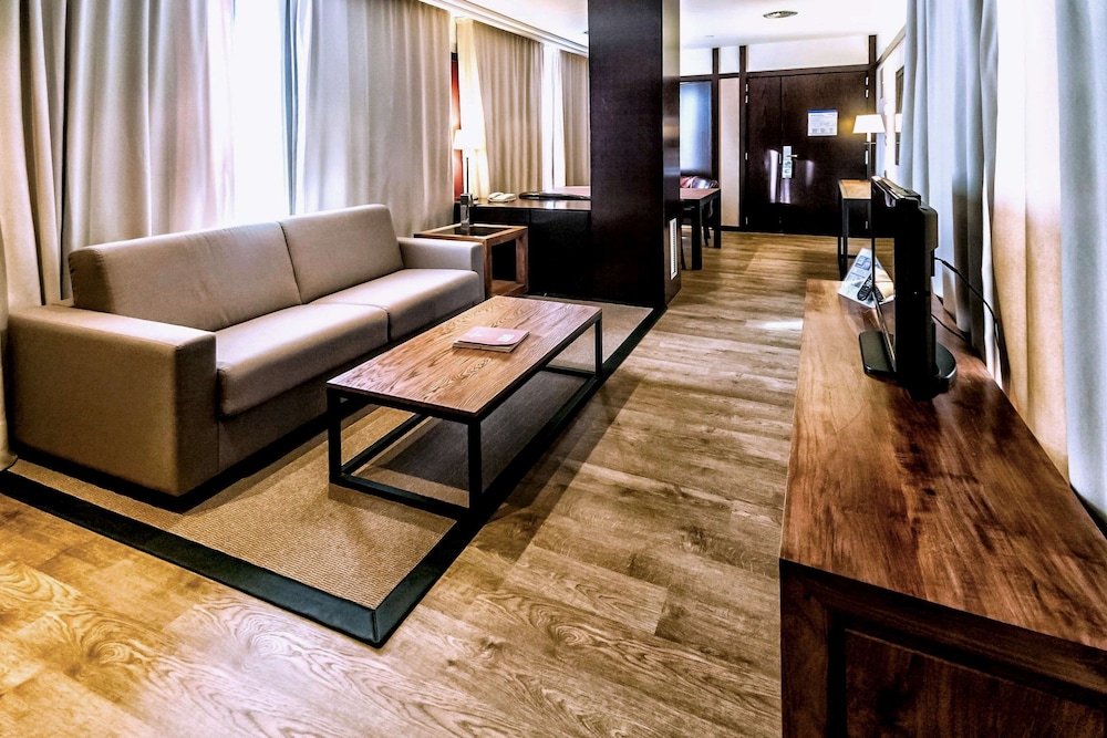 Hotel Barcelona Universal — Hotel rooms in Barcelona, Catalonia