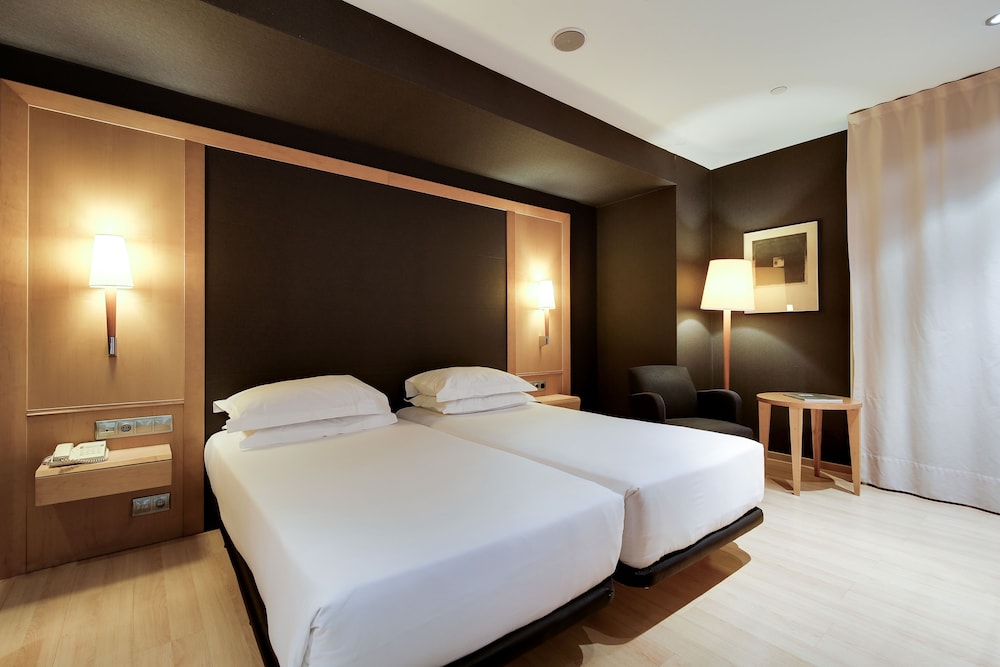 Hotel Barcelona Universal — Hotel rooms in Barcelona, Catalonia