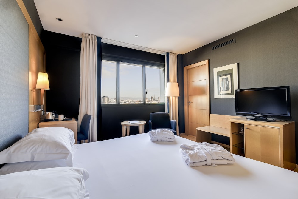 Hotel Barcelona Universal — Hotel rooms in Barcelona, Catalonia