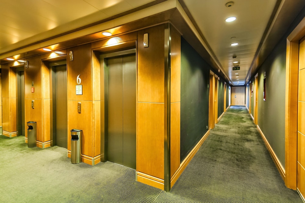 Hotel Barcelona Universal — Hotel building in Barcelona, Catalonia