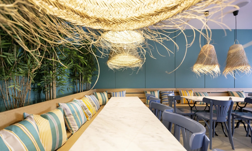 Yomo Hostal BCN Port — Restaurant & bars in Barcelona, Catalonia