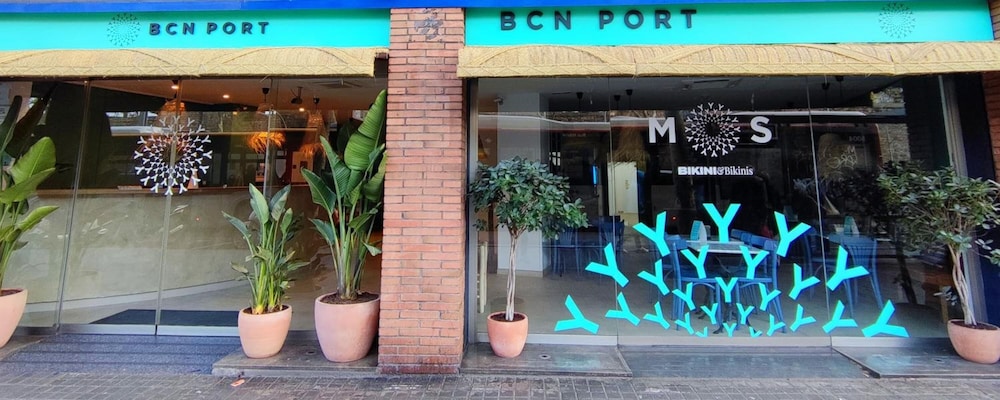 Yomo Hostal BCN Port — Main photo in Barcelona, Catalonia